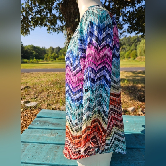 Tacera Zip Zig Zag Rainbow Top - Picture 4 of 8